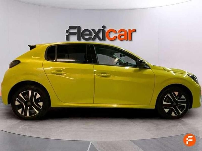 Usado Peugeot 208 Allure 110 CV (80 kW) 2025 Amarillo Utilitario