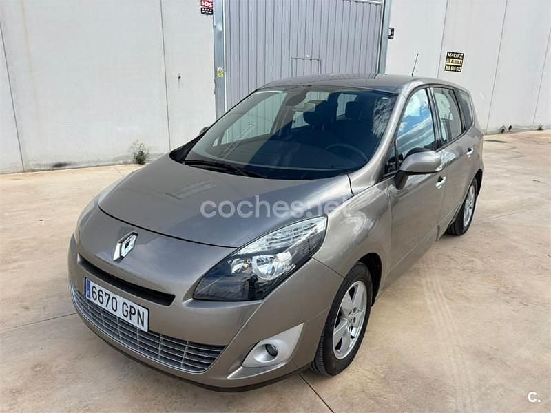 Usado Renault Mégane Dynamique 130 CV (95 kW) 2009 Beige Berlina