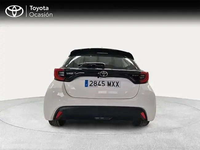 Usado Toyota Yaris Active 116 CV (85 kW) 2025 Blanco Utilitario