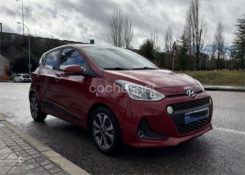 Usado Hyundai i10 87 CV (63 kW) 2017 Rojo Utilitario