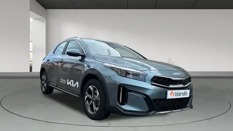Usado Kia XCeed 136 CV (100 kW) 2024 Gris SUV