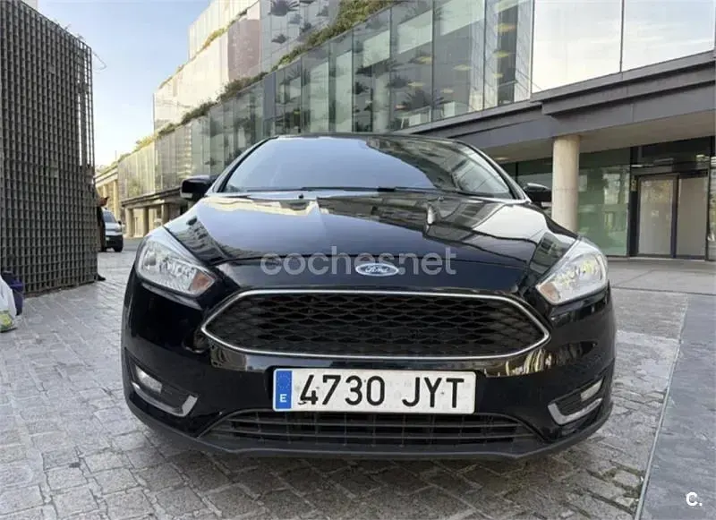 Usado Ford Focus Trend 125 CV (91 kW) 2017 Negro Berlina