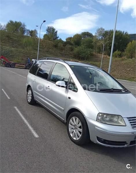 Gris / plata Usado 2004 VW Sharan Comfortline Monovolumen | 4800 € - Imagen 1/4