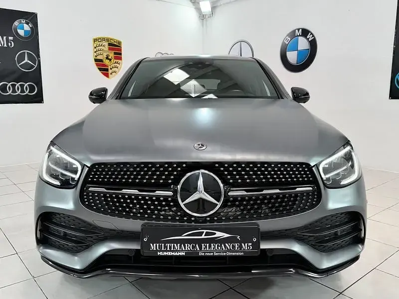 Usado Mercedes GLC300e 320 CV (235 kW) 2021 Gris / plata SUV