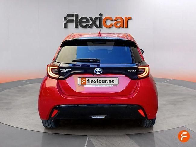 Usado Toyota Yaris Hybrid Style 116 CV (85 kW) 2022 Rojo