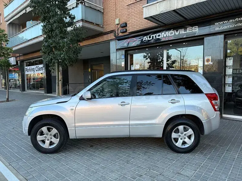 Usado Suzuki Grand Vitara 129 CV (94 kW) 2006 Gris / plata SUV