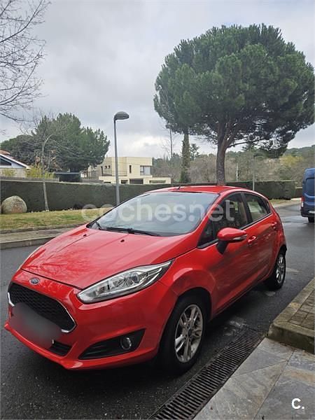 Usado Ford Fiesta Trend 100 CV (73 kW) 2016 Rojo Berlina