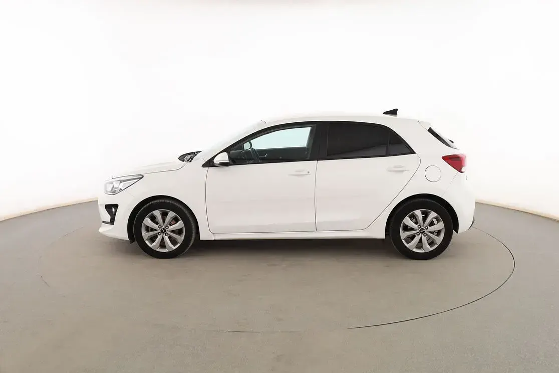 Usado Kia Rio 101 CV (74 kW) 2022 Blanco Berlina