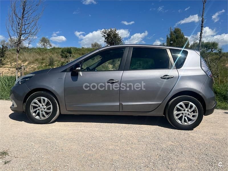Usado Renault Scénic III Bose Edition 110 CV (80 kW) 2015 Gris / plata Monovolumen