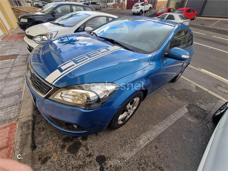 Usado Kia Ceed Plus 105 CV (77 kW) 2011 Azul Utilitario