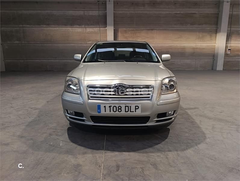 Usado Toyota Avensis Sol 116 CV (85 kW) 2005 Beige Berlina