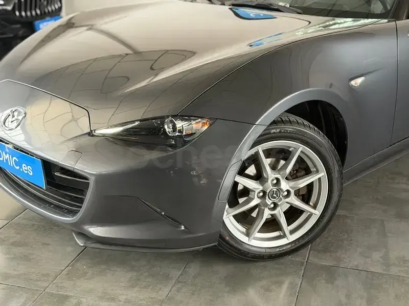 Usado Mazda MX5 Luxury 131 CV (96 kW) 2017 Gris / plata Descapotable