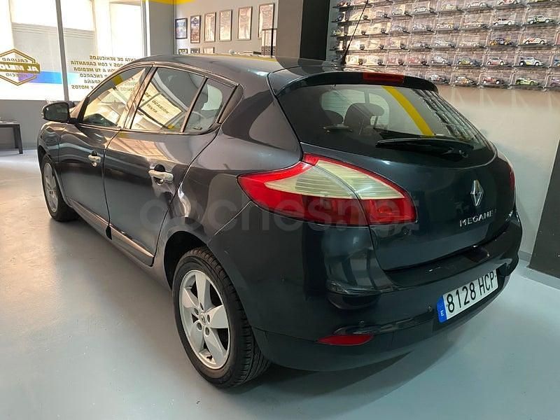 Usado Renault Mégane Dynamique 130 CV (95 kW) 2011 Gris / plata Berlina