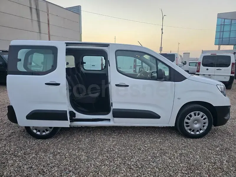 Usado Opel Combo Life Expression 102 CV (75 kW) 2020 Blanco Monovolumen