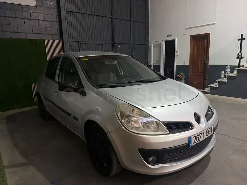 Usado Renault Clio II 100 CV (73 kW) 2008 Gris / plata Berlina