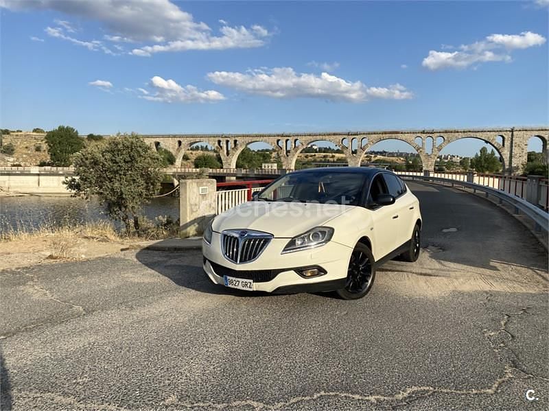 Usado Lancia Delta 190 CV (139 kW) 2009 Beige Utilitario