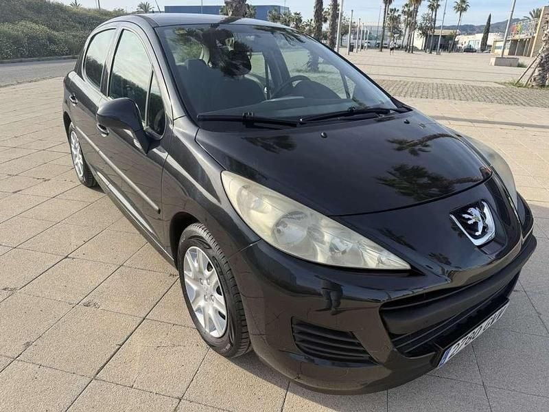 Usado Peugeot 207 70 CV (51 kW) 2010 Negro Utilitario