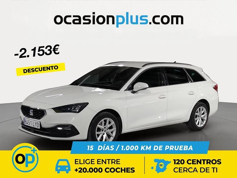 Usado Seat Leon Style 150 CV (110 kW) 2022 Blanco Familiar