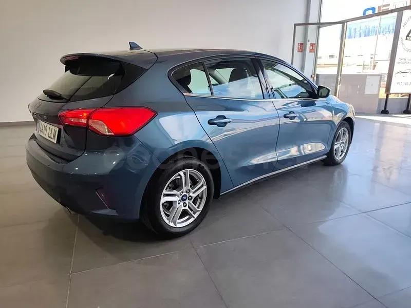 Begagnad Ford Focus Trend 120 HK (88 kW) 2020 Blå Sedan