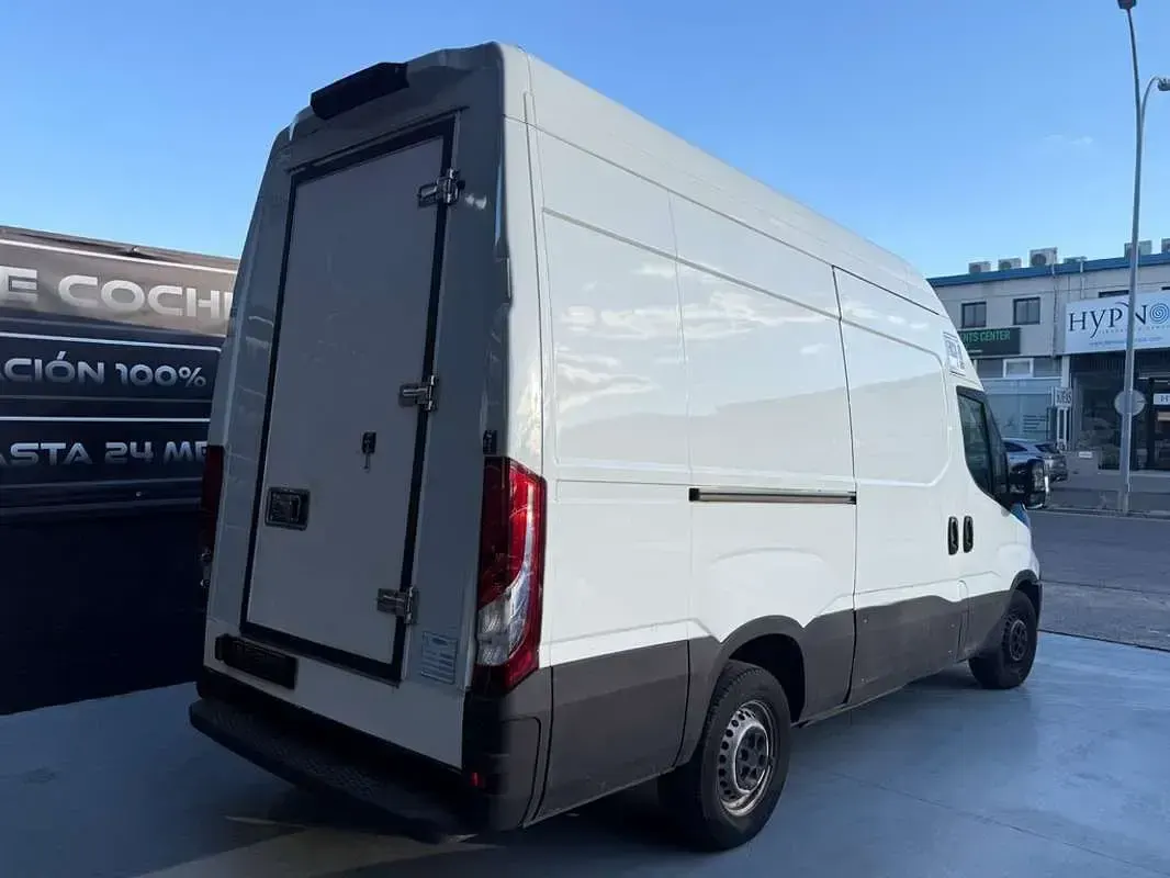 Usado Iveco Daily 136 CV (100 kW) 2019 Blanco Van
