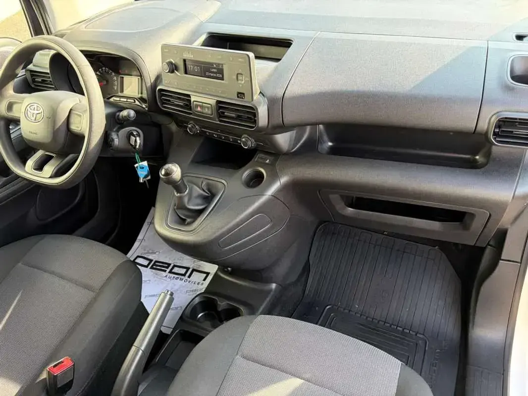 Usado Toyota Proace City City 102 CV (75 kW) 2021 Blanco Monovolumen