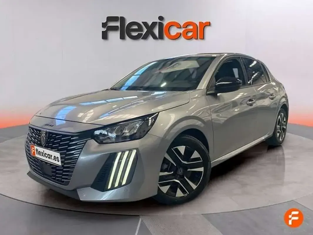 Usado Peugeot 208 Allure 101 CV (74 kW) 2025 Gris Utilitario