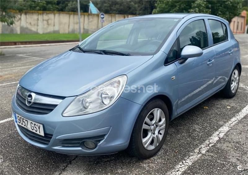 Gris / plata Usado 2010 Opel Corsa Cosmo Berlina | 4500 € (Precio justo) - Imagen 1/4