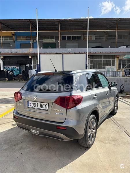 Usado Suzuki Vitara 129 CV (94 kW) 2022 Gris / plata SUV