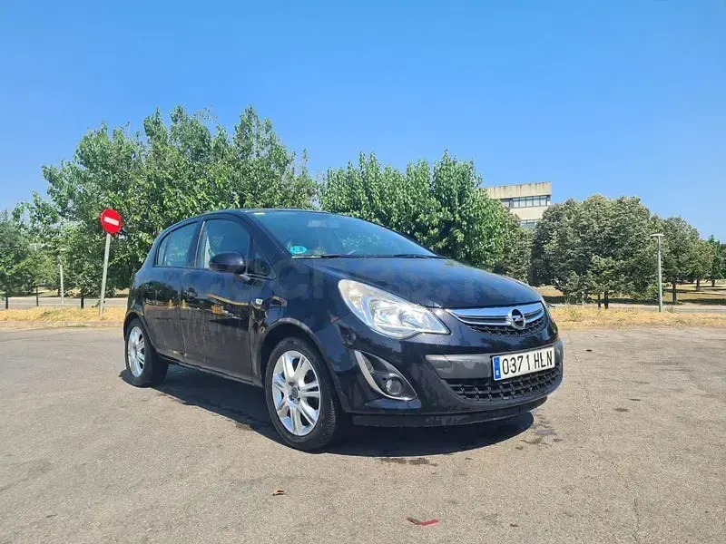 Usado Opel Corsa Selective 85 CV (62 kW) 2013 Negro Utilitario