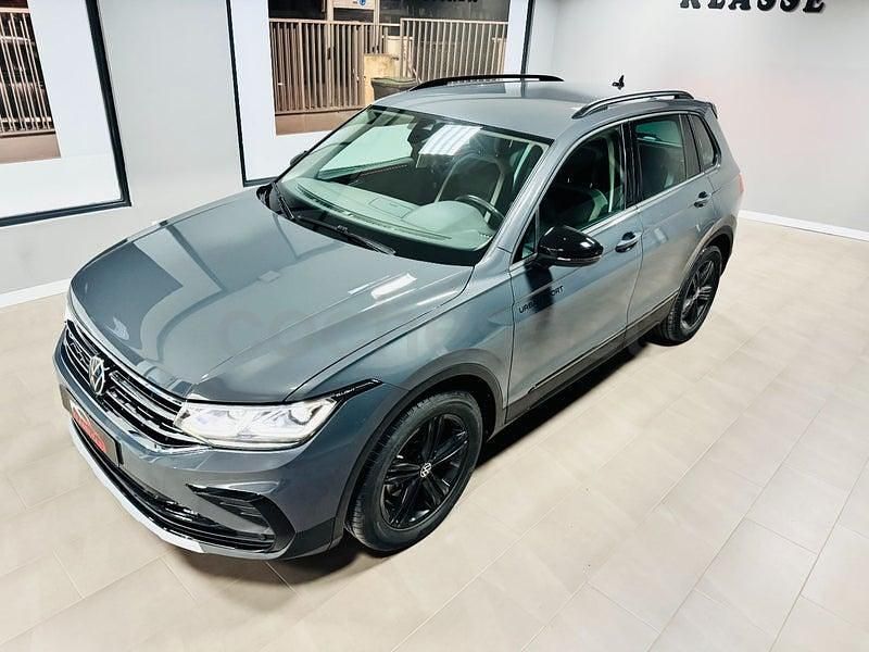Usado VW Tiguan Sportline 150 CV (110 kW) 2022 Gris / plata SUV