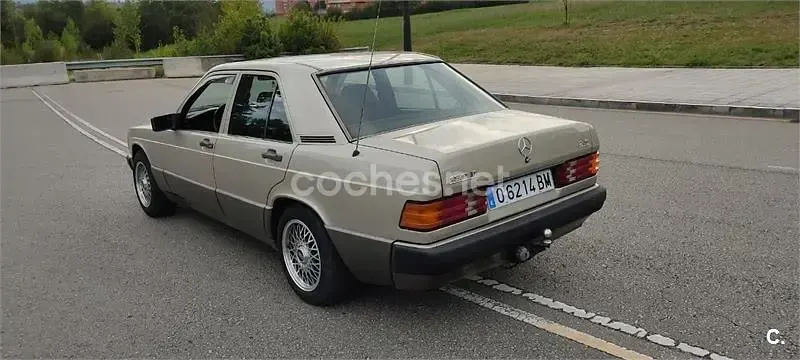 Usado Mercedes 190 94 CV (69 kW) 1991 Beige Berlina
