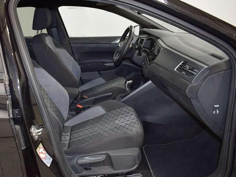 Usado VW Polo R-line 116 CV (85 kW) 2025 Negro Utilitario