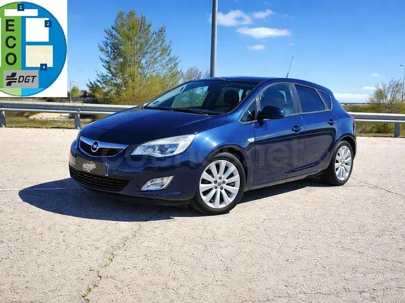 Usado Opel Astra Cosmo 115 CV (84 kW) 2010 Azul Berlina