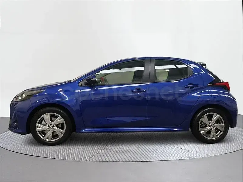 Usado Toyota Yaris Hybrid Active 116 CV (85 kW) 2025 Azul Berlina