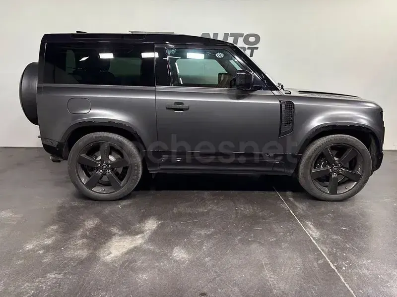 Usado Land Rover Defender Carpathian Edition 525 CV (386 kW) 2023 Gris / plata SUV