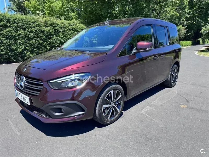 Usado Mercedes T180 116 CV (85 kW) 2024 Granate Monovolumen