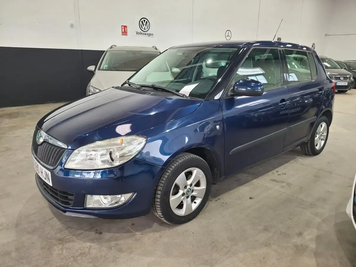 Usado Skoda Fabia Style 90 CV (66 kW) 2012 Azul Berlina