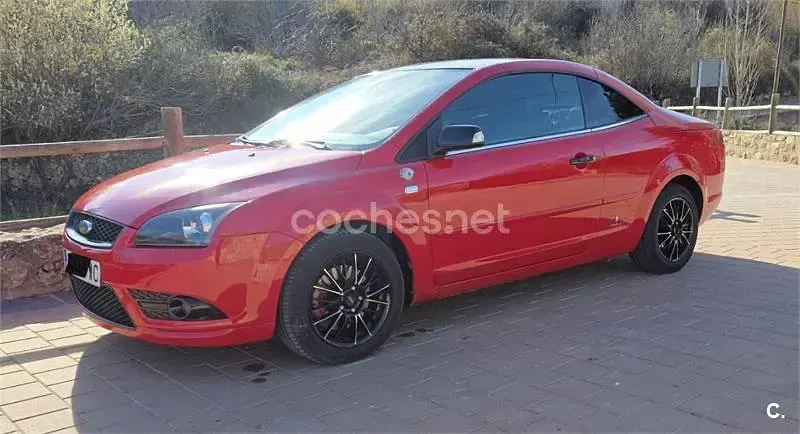 Usado Ford Focus Cabriolet Titanium 136 CV (100 kW) 2007 Rojo Descapotable