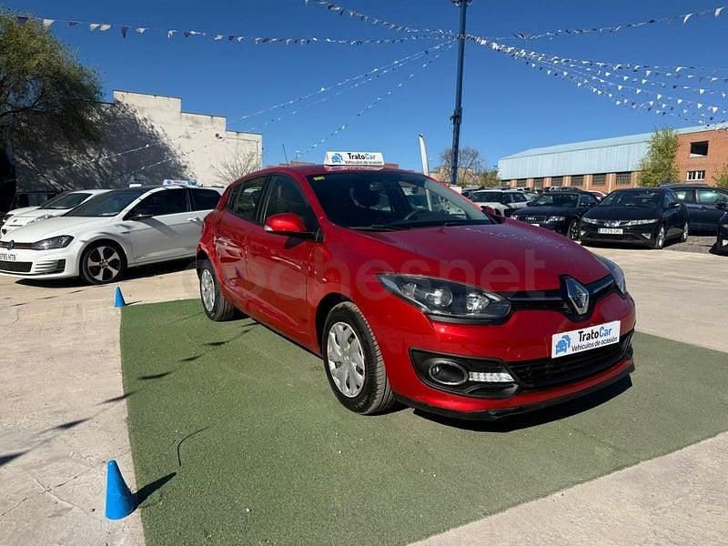 Usado Renault Mégane Intens 95 CV (69 kW) 2015 Rojo Berlina