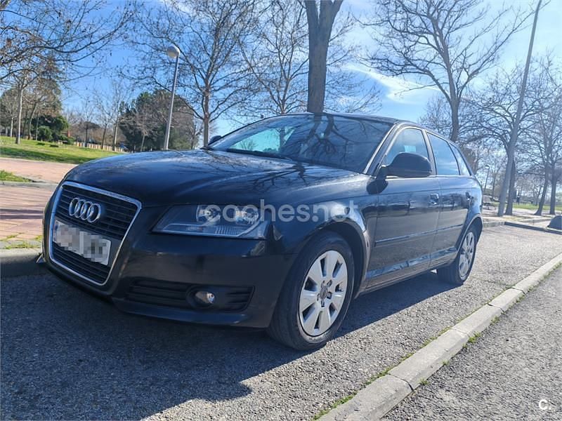 Usado Audi A3 Ambiente 140 CV (102 kW) 2010 Negro Utilitario