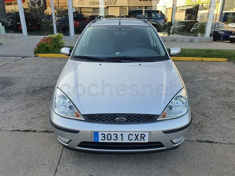 Usado Ford Focus Ghia 115 CV (84 kW) 2004 Gris / plata Familiar
