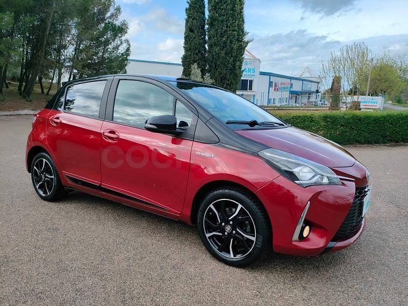 Usado Toyota Yaris Hybrid Edition 100 CV (73 kW) 2017 Rojo Berlina