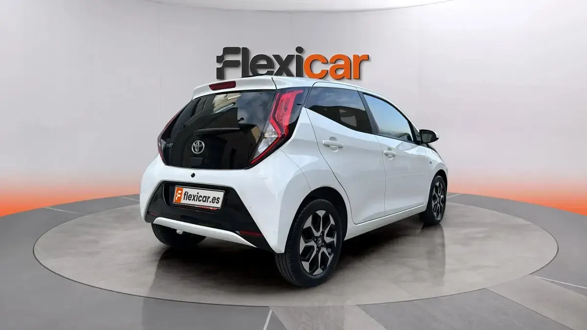 Usado Toyota Aygo X-clusiv 72 CV (52 kW) 2019 Blanco Utilitario