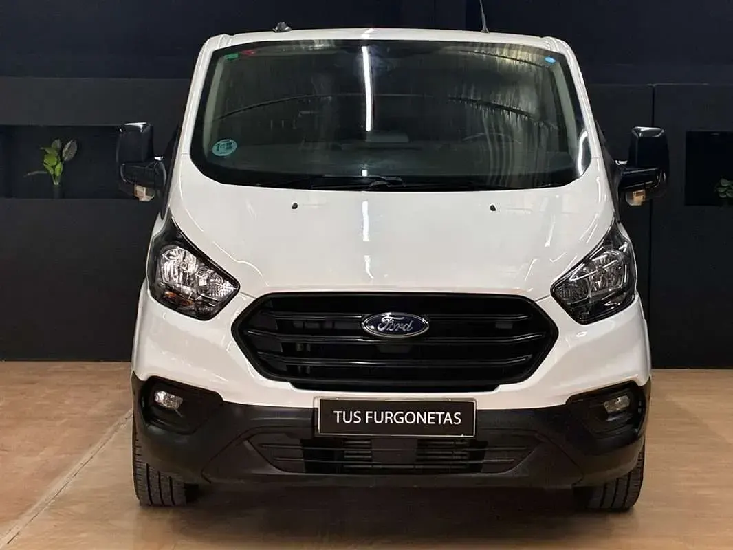 Usado Ford 300 Trend 125 CV (91 kW) 2019 Blanco Familiar