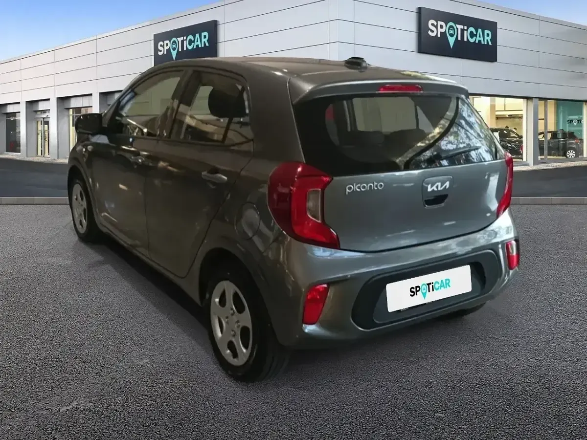 Usado Kia Picanto 67 CV (49 kW) 2024 Gris Utilitario