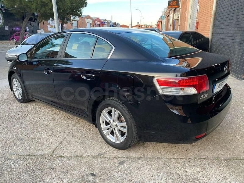 Usado Toyota Avensis Sol 129 CV (94 kW) 2010 Negro Berlina