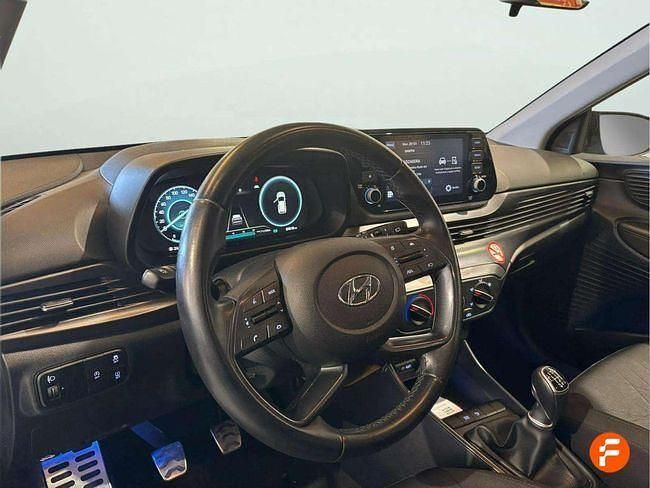 Usado Hyundai Bayon 100 CV (73 kW) 2023 Gris SUV