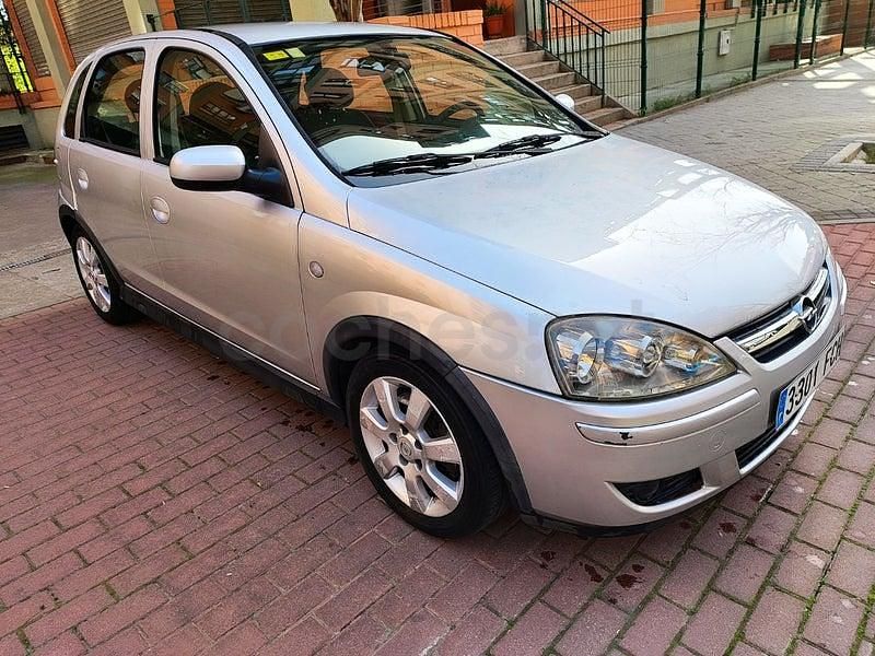 Usado Opel Corsa 100 CV (73 kW) 2006 Gris / plata Utilitario
