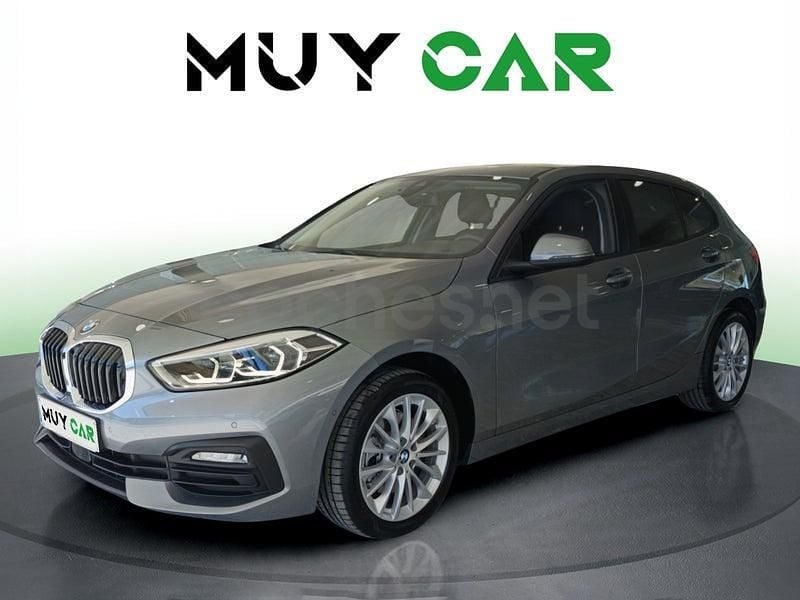 Usado BMW 118 Comfort Edition 140 CV (102 kW) 2022 Gris / plata Utilitario