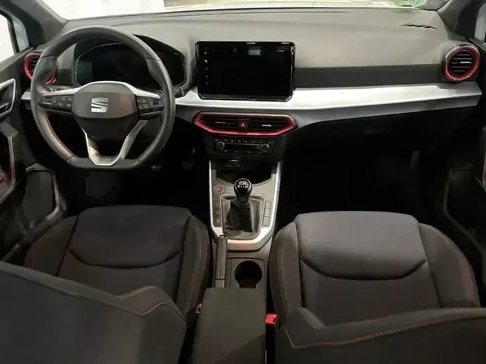 Usado Seat Arona FR 115 CV (84 kW) 2024 Negro SUV